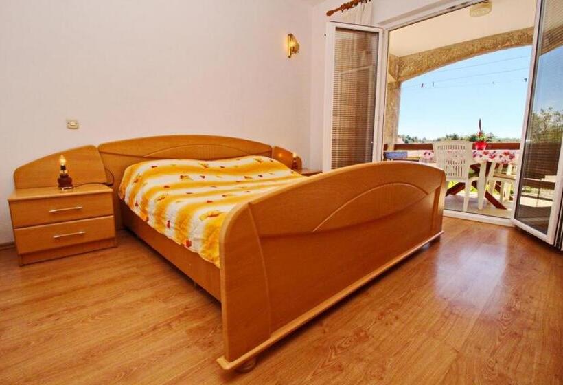 Апартаменты 2 Спальни Вид на Море, Apartments Veselka