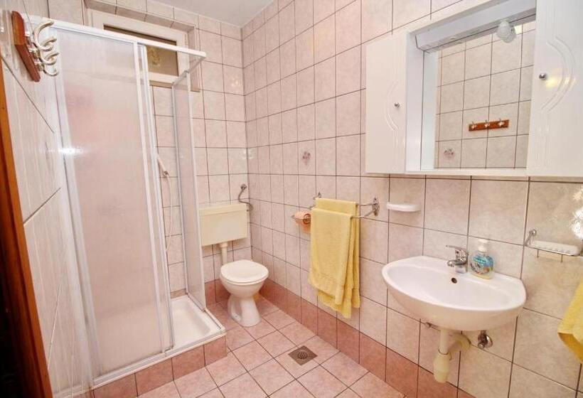 Апартаменты 1 Спальня Вид на Сад, Apartments Veselka