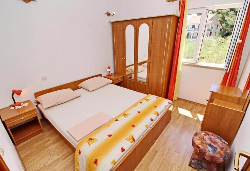 带有一个卧室和海景的高级公寓, Apartments Veselka