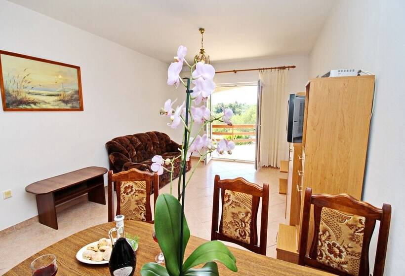 Апартаменты 2 Спальни Вид на Море, Apartments Veselka