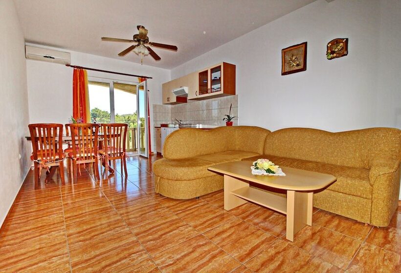 آپارتمان 1 خوابه با چشم‌انداز باغ, Apartments Veselka