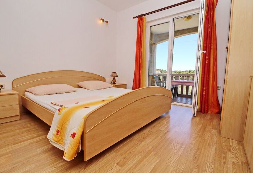 Апартаменты 1 Спальня Вид на Сад, Apartments Veselka