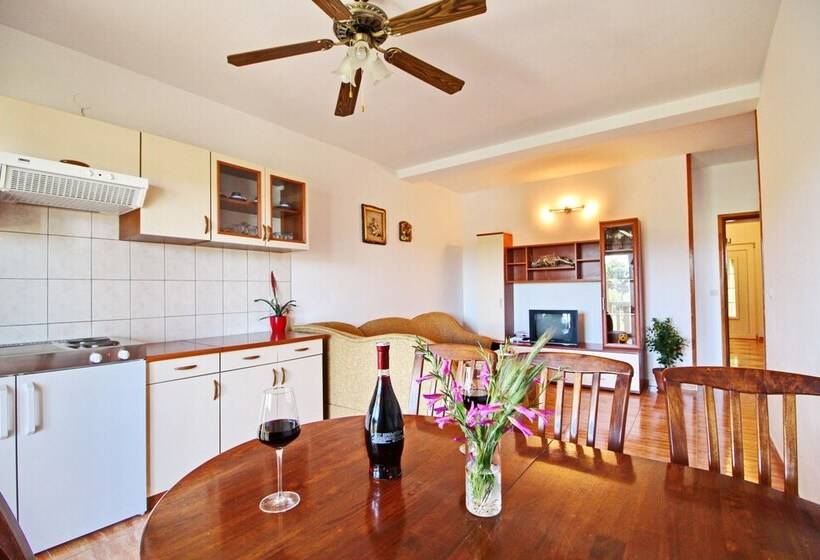 带1个卧室带花园景观的公寓, Apartments Veselka