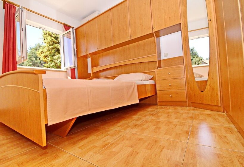 آپارتمان 1 خوابه با چشم‌انداز باغ, Apartments Veselka