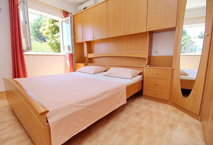 带1个卧室带花园景观的公寓, Apartments Veselka