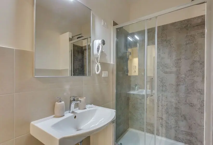 اتاق لوکس سه تخته, Navona Charme Suite