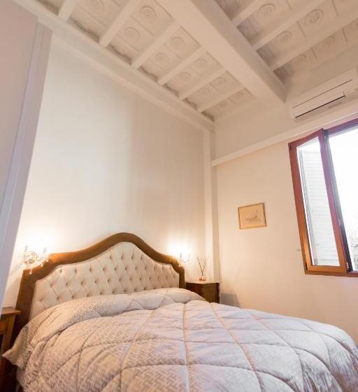 سوئیت با تخت بزرگ, Borgo Pinti Suites Le Stanze Dei Nobili