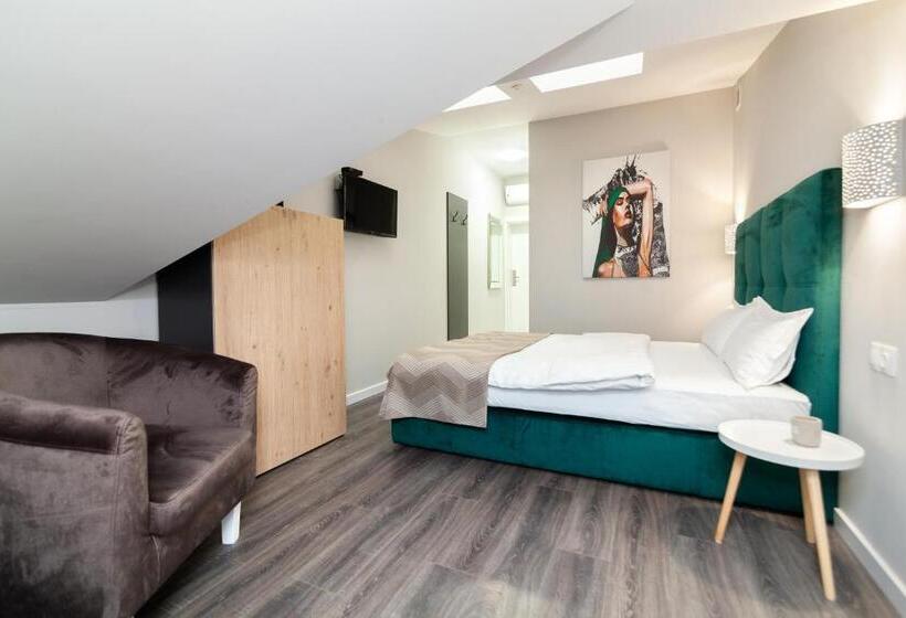 اتاق اکونومی, Austrian Apart