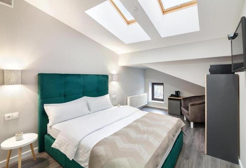 اتاق اکونومی, Austrian Apart