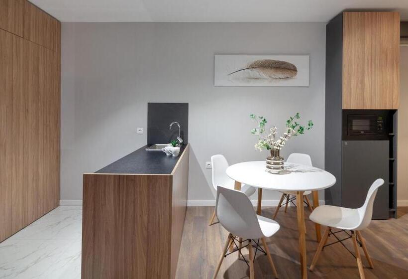 آپارتمان 1 خوابه, Austrian Apart