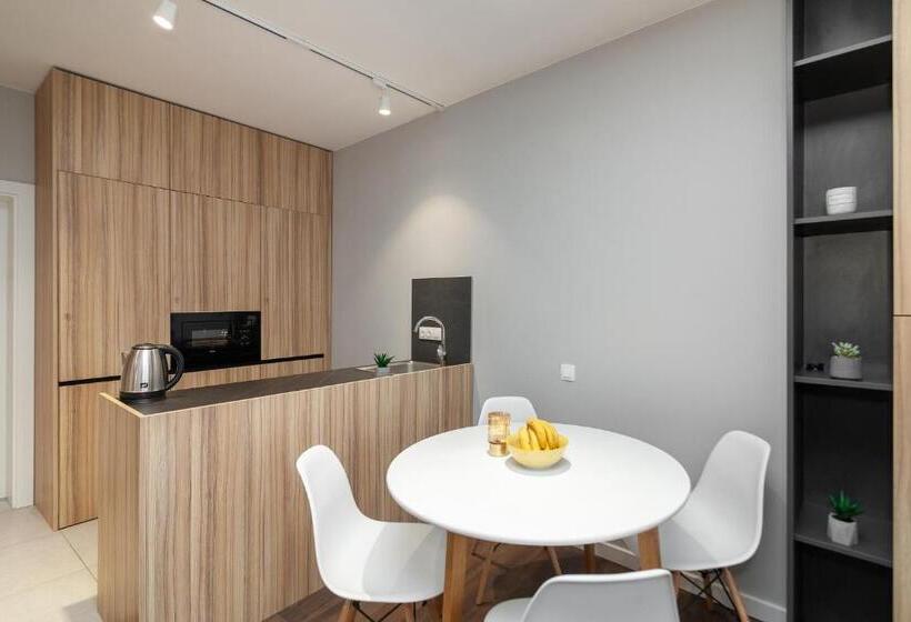 آپارتمان 1 خوابه همکف, Austrian Apart