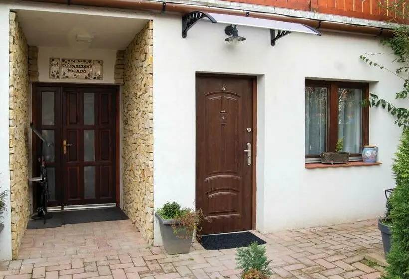 استودیوی لوکس, Szépasszony Fogadó