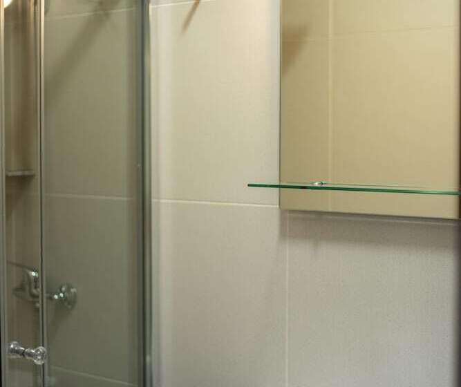 标准三人间, Casa Do Teatro