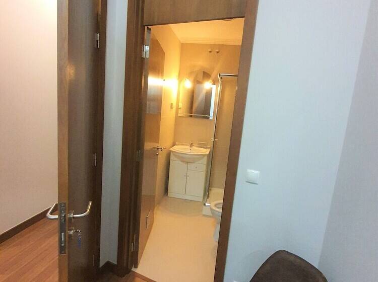 标准三人间, Casa Do Teatro