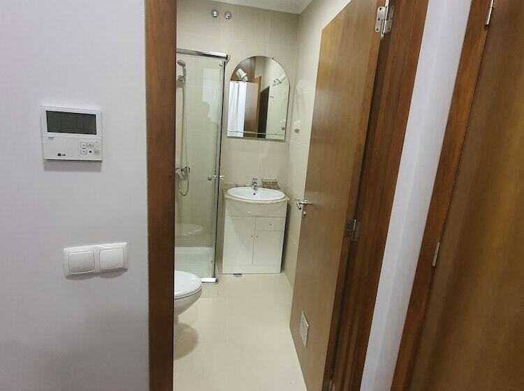 标准三人间, Casa Do Teatro