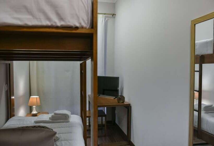 标准三人间, Casa Do Teatro