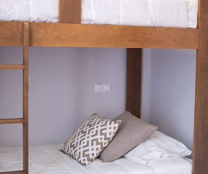 标准三人间, Casa Do Teatro