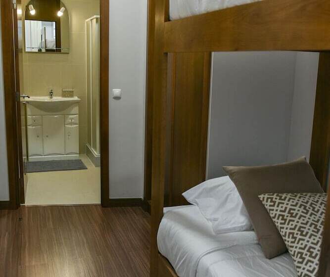 标准三人间, Casa Do Teatro