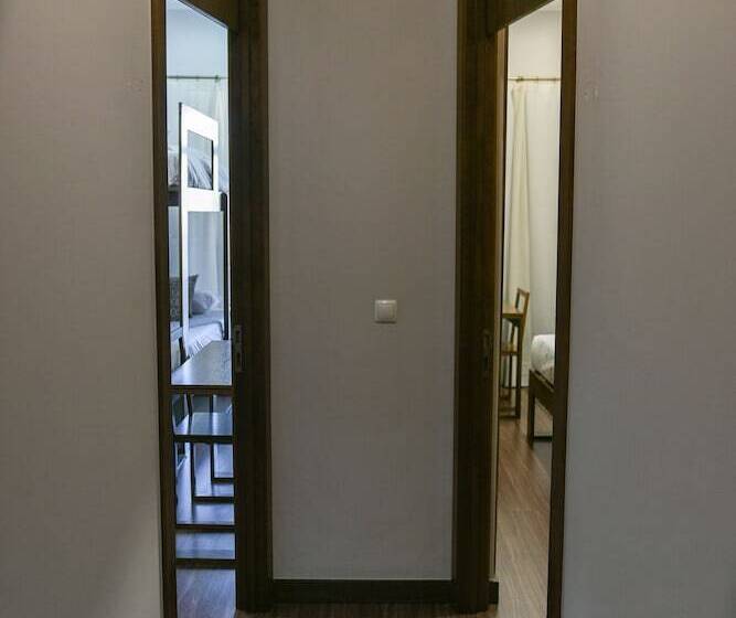 标准三人间, Casa Do Teatro