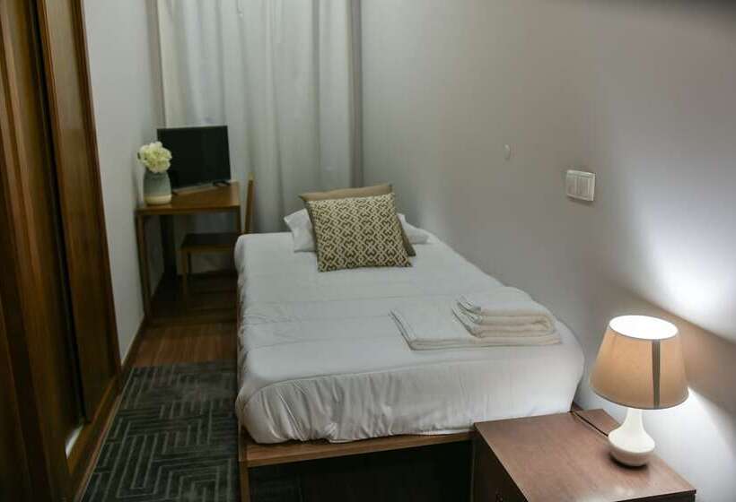 标准三人间, Casa Do Teatro