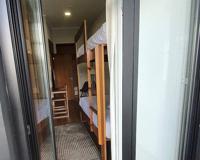 标准三人间, Casa Do Teatro