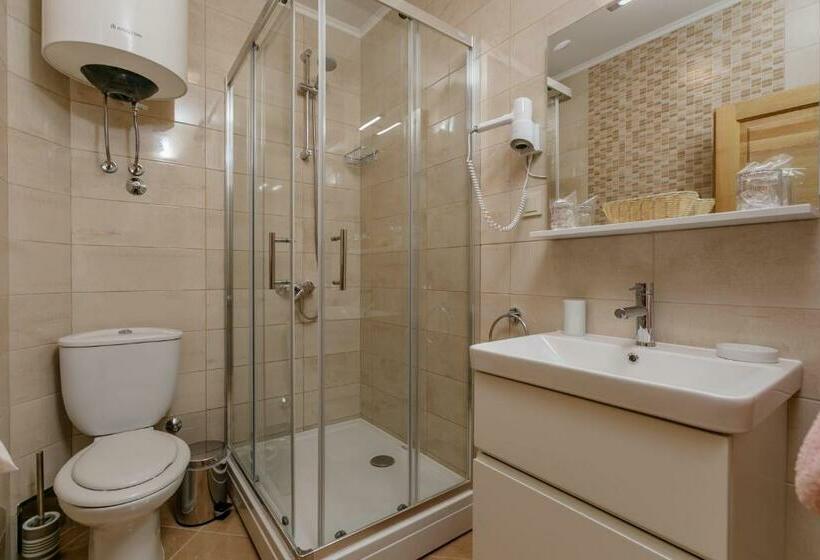 2 Bedroom Apartment Garden View, Meridian