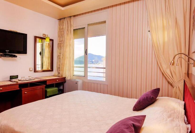 اتاق خانوادگی با چشمانداز دریا, Meridian