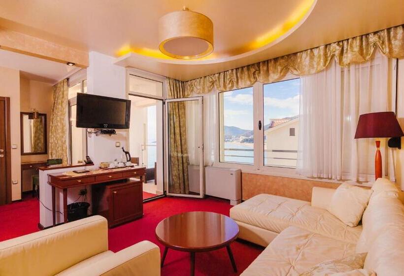 اتاق خانوادگی با چشمانداز دریا, Meridian