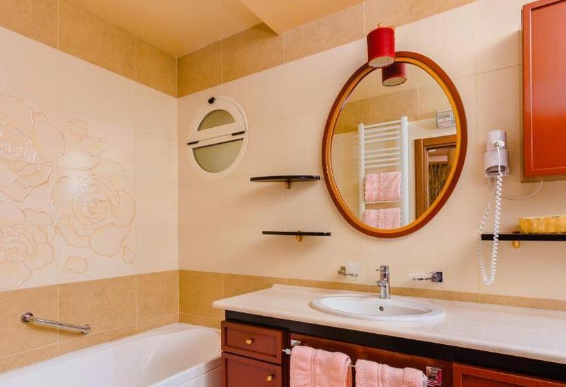 اتاق خانوادگی با چشمانداز دریا, Meridian