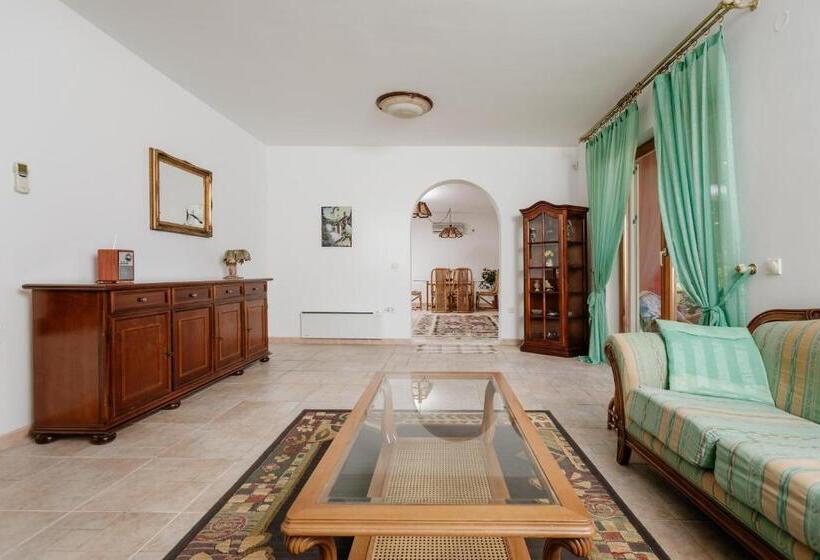 2 Bedroom Apartment Garden View, Meridian