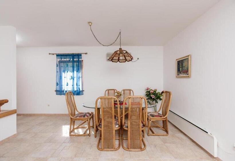 2 Bedroom Apartment Garden View, Meridian