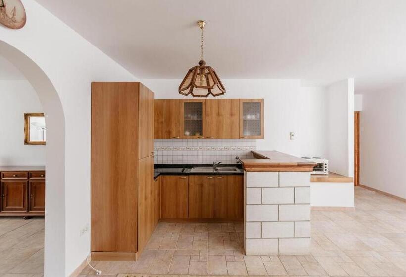 2 Bedroom Apartment Garden View, Meridian