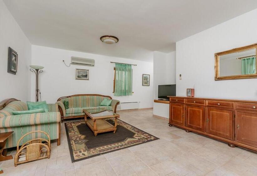 2 Bedroom Apartment Garden View, Meridian