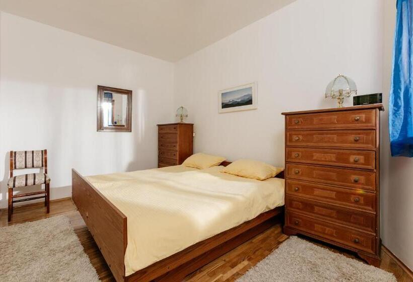 2 Bedroom Apartment Garden View, Meridian