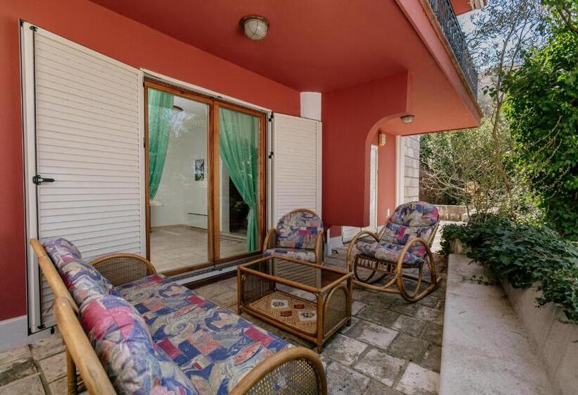 2 Bedroom Apartment Garden View, Meridian