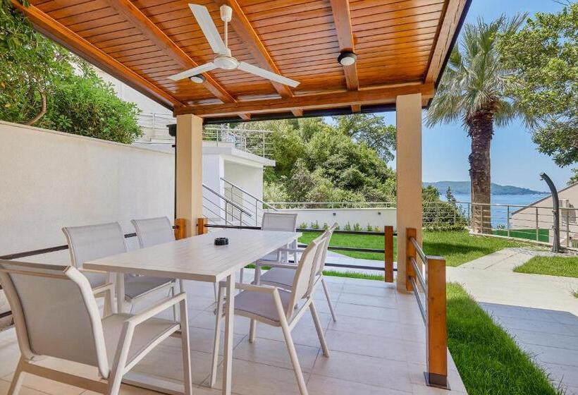 آپارتمان 2 خوابه با چشمانداز دریا, Meridian