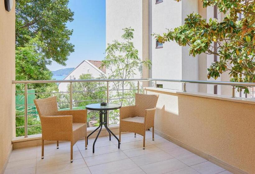 آپارتمان 2 خوابه با چشمانداز دریا, Meridian