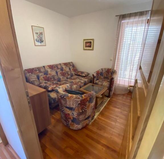 آپارتمان 3 خوابه با چشمانداز دریا, Meridian