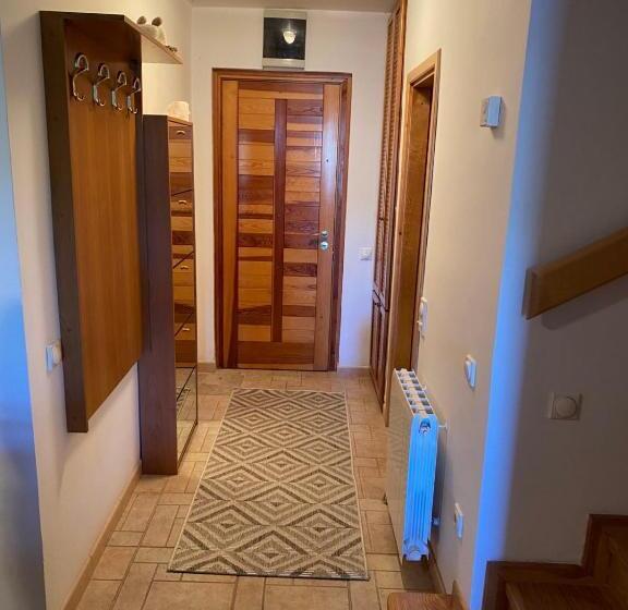 آپارتمان 3 خوابه با چشمانداز دریا, Meridian