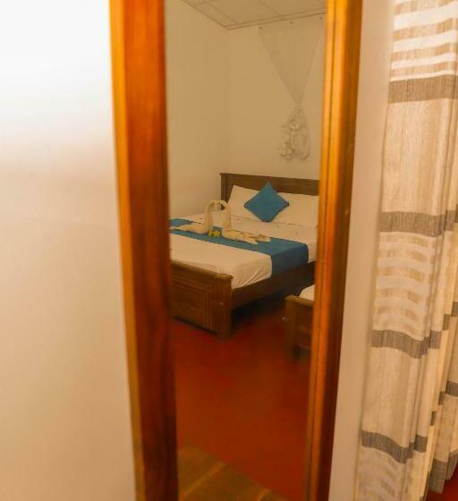 اتاق استاندارد چهار تخته, Nil Bawana Nature Resort