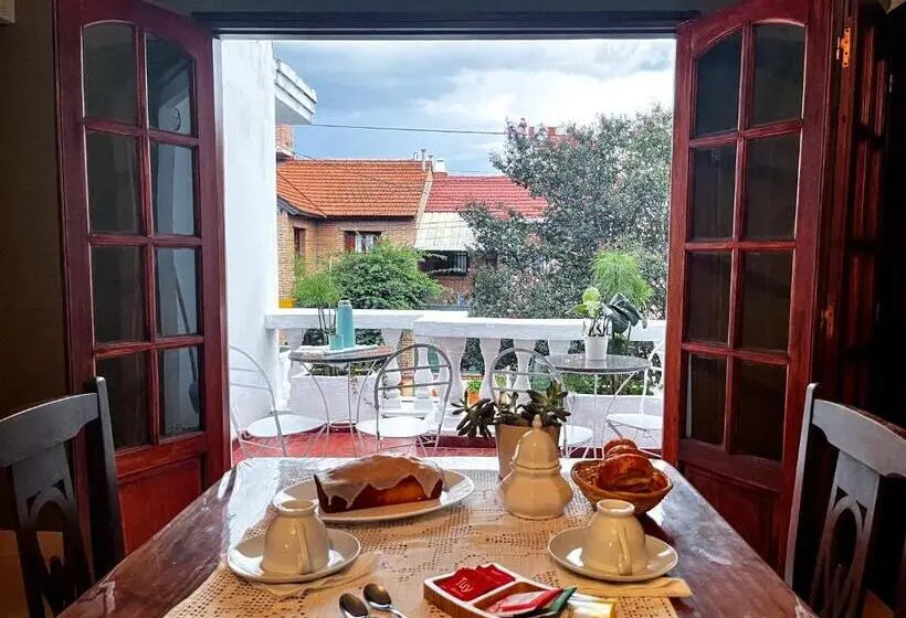 اتاق استاندارد سه نفره, Calchaquíes Home Hostel