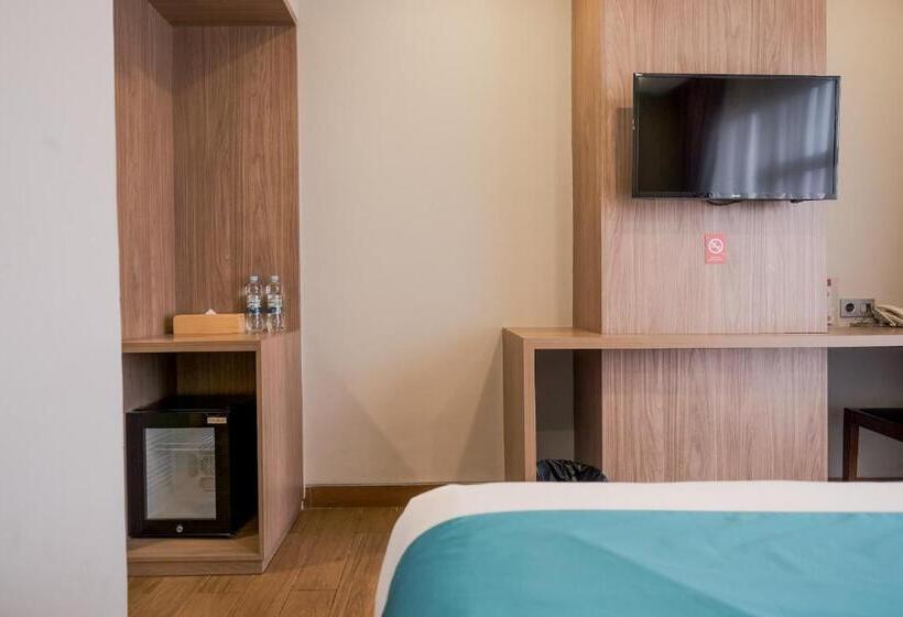 Номер Deluxe, Sans Hotel Puri Indah Jakarta