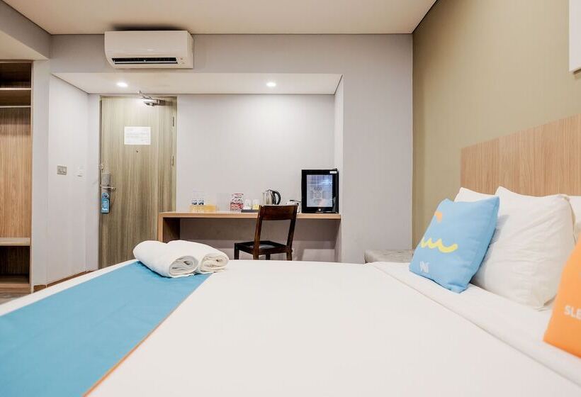 Номер Deluxe, Sans Hotel Puri Indah Jakarta