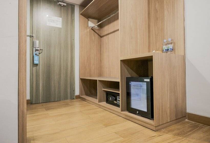Номер Deluxe, Sans Hotel Puri Indah Jakarta