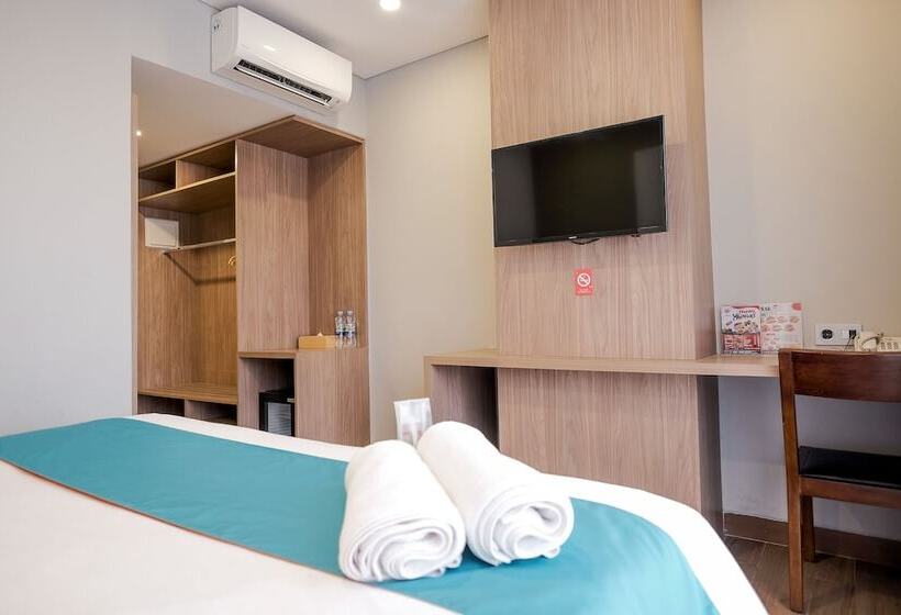 Номер Deluxe, Sans Hotel Puri Indah Jakarta