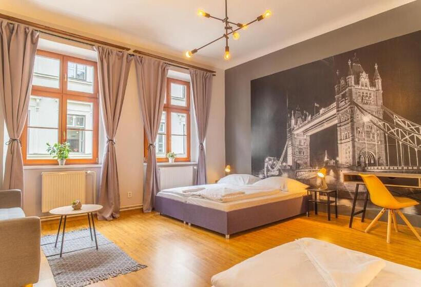 Апартаменты 1 Спальня с Террасой, Internesto Brno