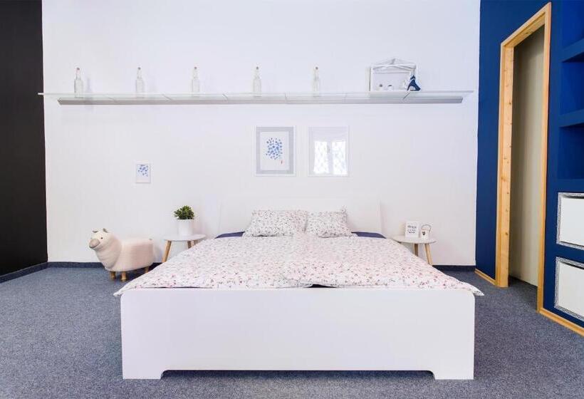 Номер Стандарт Четырехместный Совместный Санузел, Internesto Brno