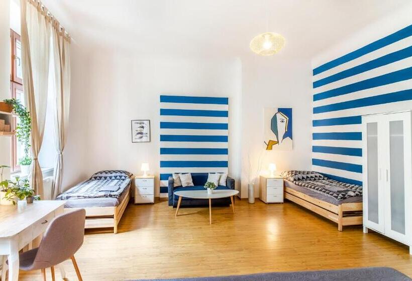 Апартаменты 1 Спальня с Террасой, Internesto Brno