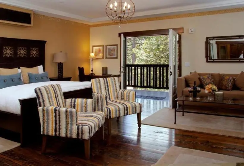 身障者適用キングサイズベッドルーム, The Grand Idyllwild Lodge