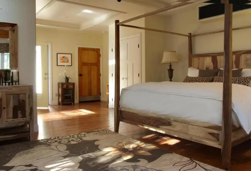 キングサイズベッドのデラックスルーム, The Grand Idyllwild Lodge